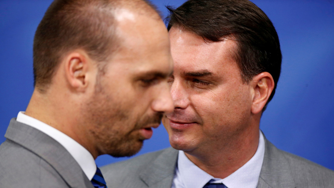 Facebook elimina cuentas de "desinformación" vinculadas con el equipo de Bolsonaro