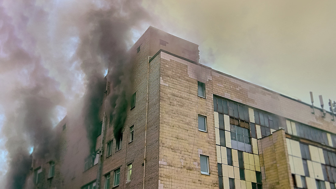 VIDEO: Un exmarine atrapa al vuelo a un niño que fue arrojado por su madre desde un apartamento en llamas