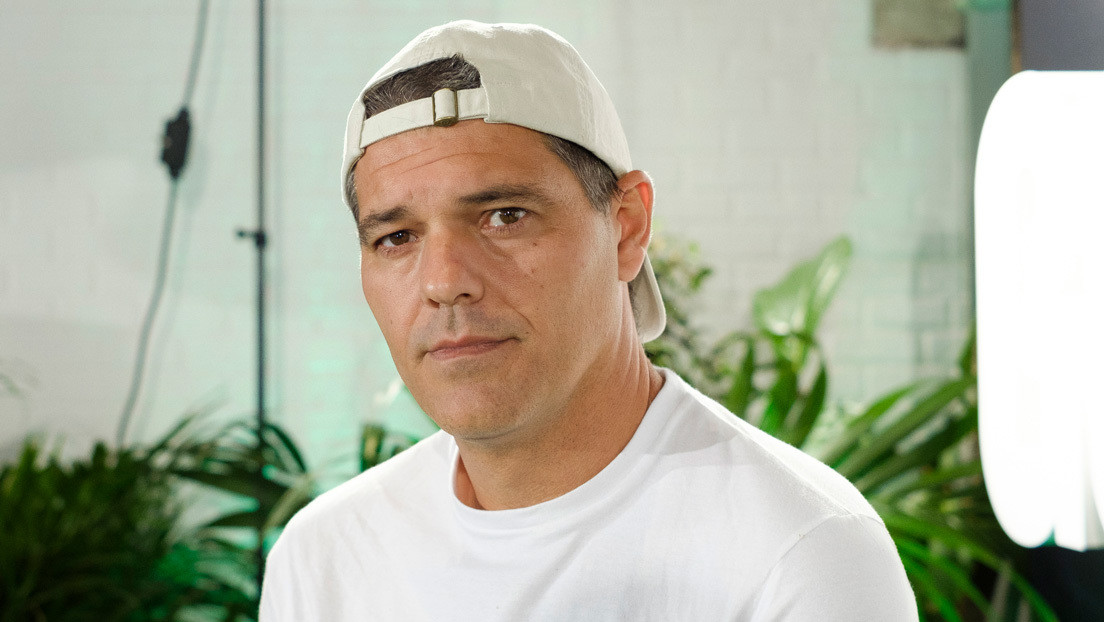 Un lagarto gigante es atrapado por el presentador televisivo Frank Cuesta después de que se comiera uno de sus pavos de seis kilos de peso (VIDEO)