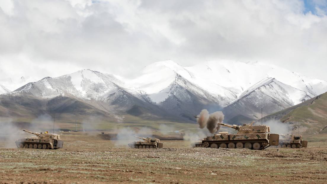 FOTOS: El Ejército chino realiza ejercicios a gran escala en una región despoblada