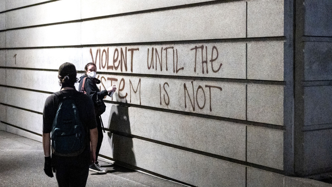 AP y muchos más pondrán en mayúscula la palabra 'negro' pero no 'blanco'