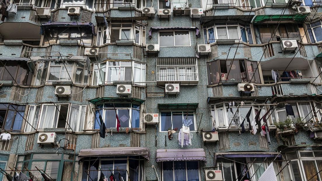 VIDEO: Un hombre atrapa al vuelo a un niño que cae desde un quinto piso
