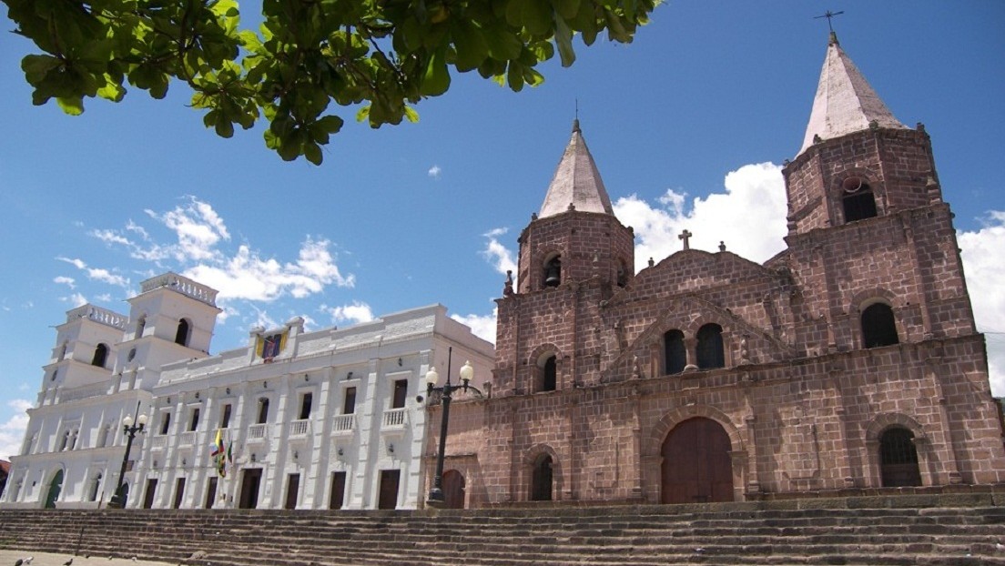 Sorprenden a más de 30 personas en una fiesta en Colombia en medio del toque de queda
