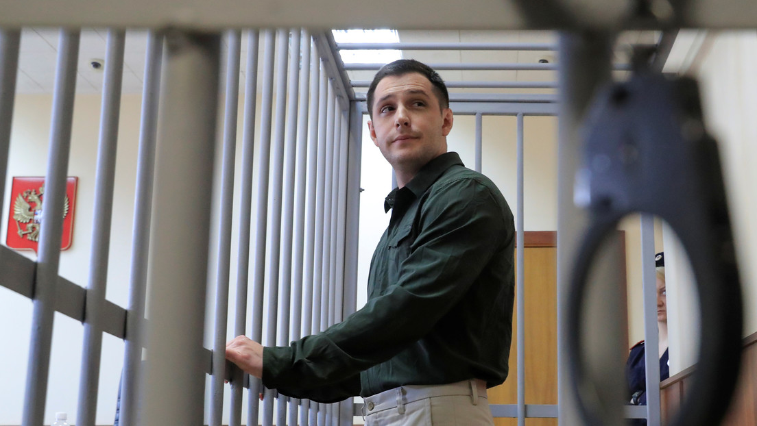 Condenan a 9 años de prisión a un exmarine estadounidense por agredir a dos policías en Moscú