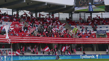 Interrumpen la final de la Copa danesa de fútbol durante 15 minutos porque los aficionados no respetaron el distanciamiento social