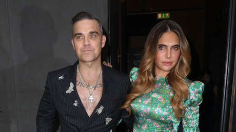 Amenazaron con decapitar a Robbie Williams y a su esposa durante un viaje humanitario a Haití en 2010
