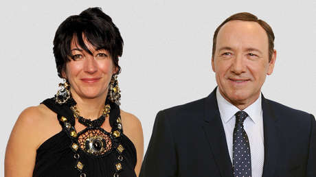 Ghislaine Maxwell se sentó en el trono de Isabel II durante un recorrido por el Palacio de Buckingham organizado por el príncipe Andrés (FOTO)