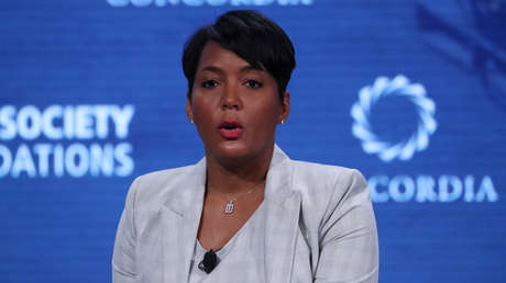 La alcaldesa de Atlanta pide que cesen los tiroteos tras el asesinato de una niña de 8 años