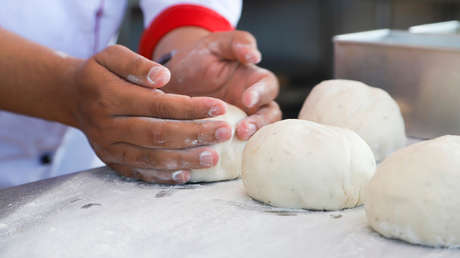 Empleados de un restaurante en EE.UU. son despedidos por hacer una soga de ahorcado con masa de pan (VIDEO)