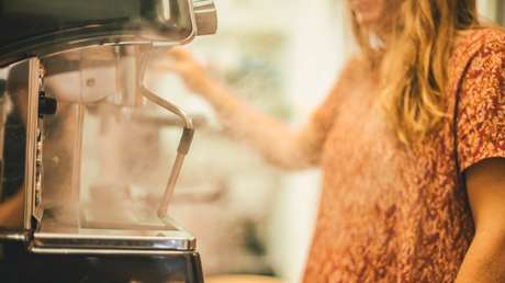 Una anciana usa por equivocación aceite lubricante para cocinar y fallece por inhalar el humo tóxico