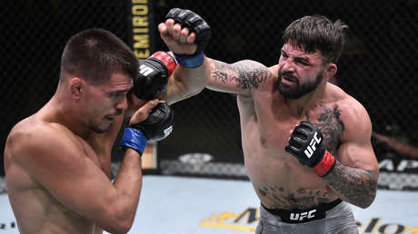 VIDEO: El luchador de UFC Mike Perry noquea a un hombre mayor en un restaurante