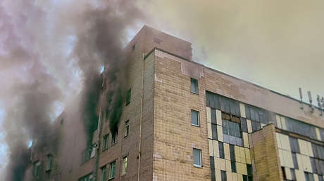 VIDEO: Un exmarine atrapa al vuelo a un niño que fue arrojado por su madre desde un apartamento en llamas