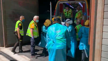Explosión en la estación de Atocha de Madrid al caer un hombre sobre una catenaria