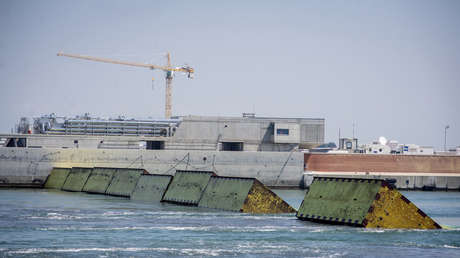 Venecia pone a prueba 78 barreras hidráulicas inflables para protegerse de las mareas altas