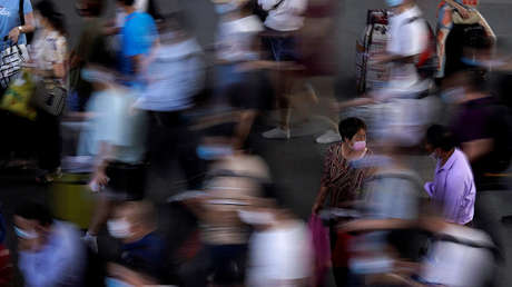 La OMS reporta un aumento diario récord de casos de coronavirus a nivel mundial tras registrarse más de 230.000 contagios