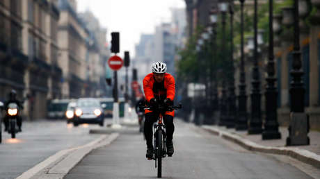 Un joven viaja cerca de 3.500 km en bicicleta para reunirse con su familia tras quedarse sin vuelos a causa del coronavirus