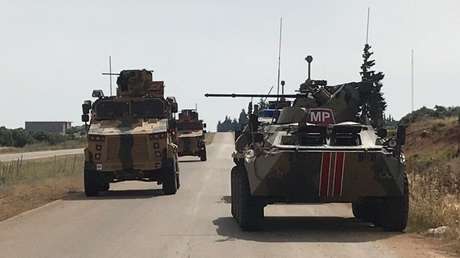 Varios militares resultan heridos por la explosión de una bomba casera al paso de un convoy turco-ruso en Siria