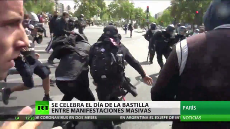 Francia celebra el Día de la Bastilla entre manifestaciones masivas