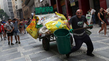 Arriesgar la vida o dejar de trabajar durante la pandemia: El dilema de los recicladores de basura en Brasil