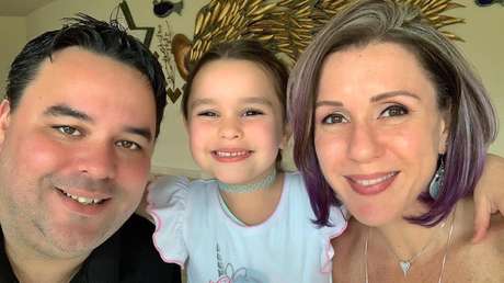 Ignora el consejo de sus padres, sale con amigos sin mascarilla e infecta uno por uno de covid-19 a toda su familia