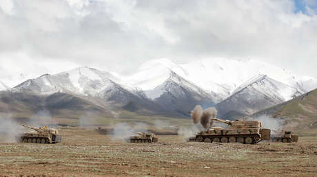 FOTOS: El Ejército chino realiza ejercicios a gran escala en una región despoblada