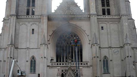 VIDEO: Se desata un incendio en la histórica catedral de Nantes, una de las iglesias góticas más grandes de Francia