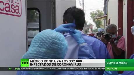 Los 'Cazacovid' salen a desinfectar los espacios públicos en México