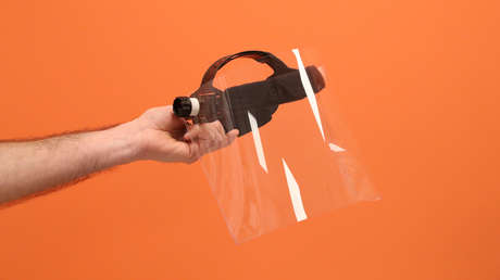 Detectan un brote de covid-19 entre personas que usaban protectores faciales en un hotel de Suiza