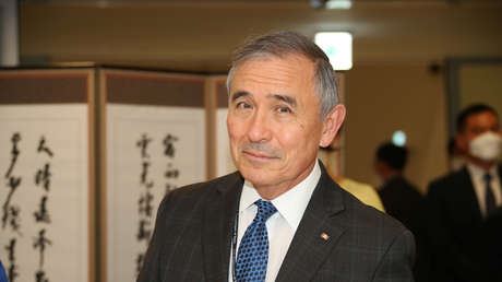 VIDEO: Embajador de EE.UU. en Corea del Sur se quita el bigote tras ser criticado por recordar el pasado colonial del país