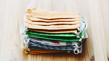 VIDEO: Blogueros muestran en un experimento cómo las mascarillas pueden detener la propagación de bacterias