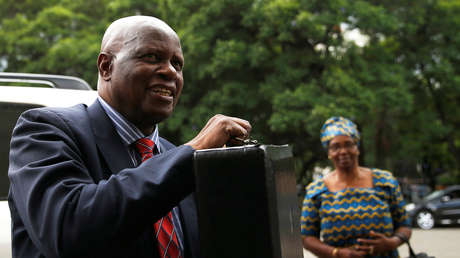 Zimbabue tilda de "matón" al embajador de EE.UU. y amenaza con expulsarlo