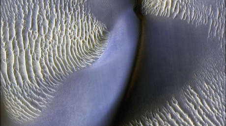 Detectan que las gigantes olas de arena en Marte están en movimiento