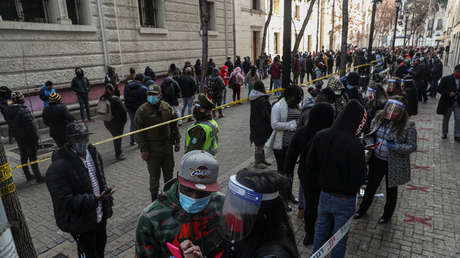 Al menos 3 millones de chilenos solicitaron el retiro anticipado del 10 % de sus pensiones en el primer día habilitado