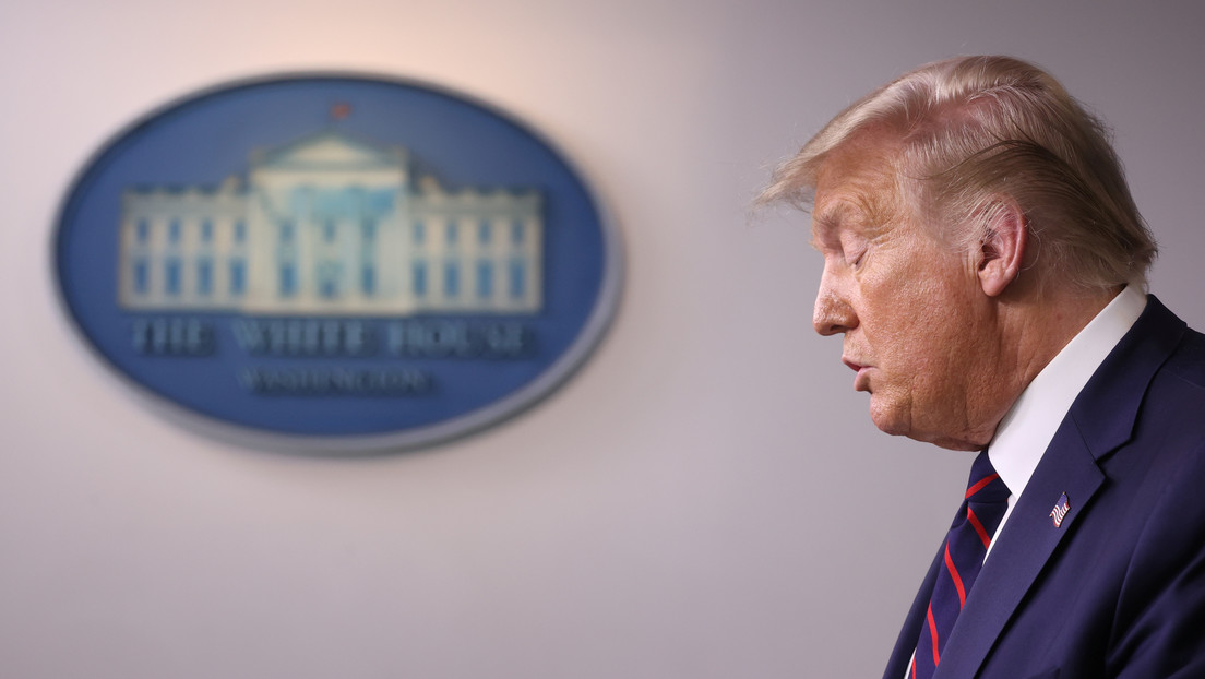 Trump califica de "ataque" la explosión en la capital libanesa