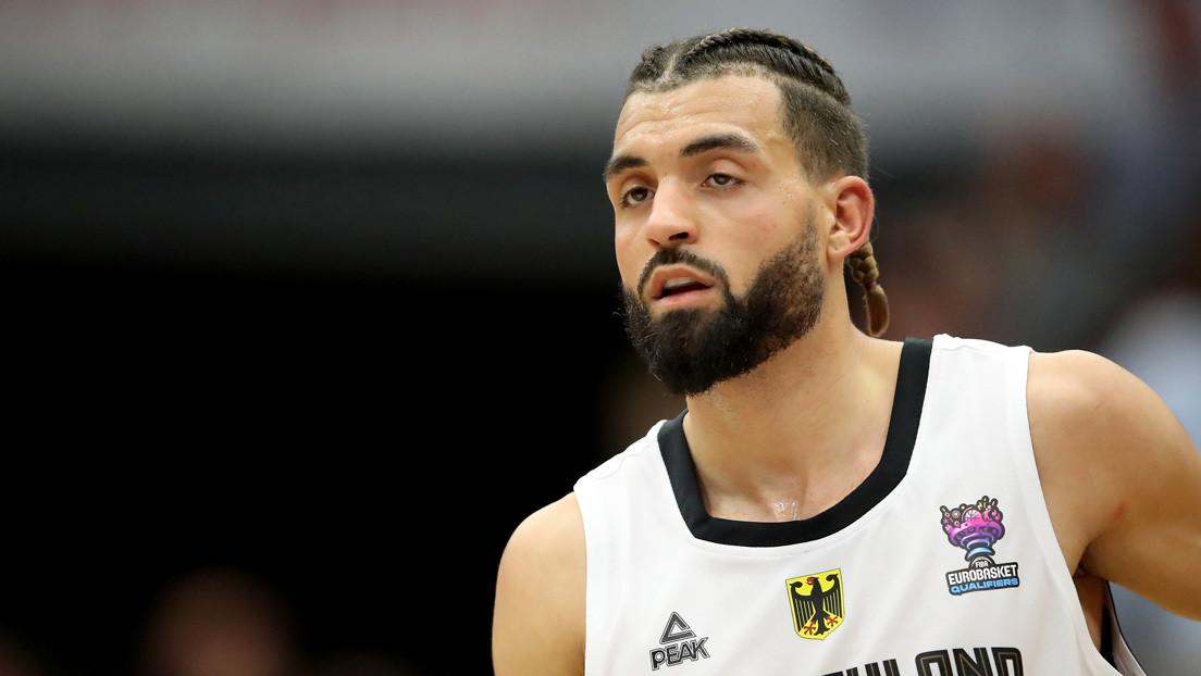 Un club de Alemania despide a un baloncestista por difundir teorías de conspiración sobre el covid-19