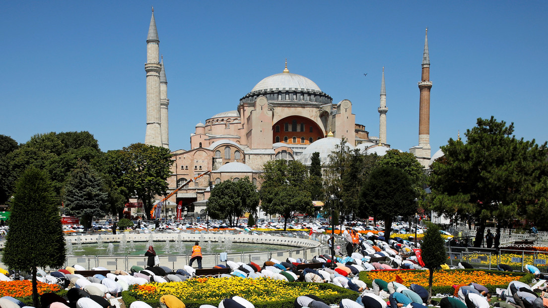 Muere un almuecín en Santa Sofia tras su reapertura como mezquita