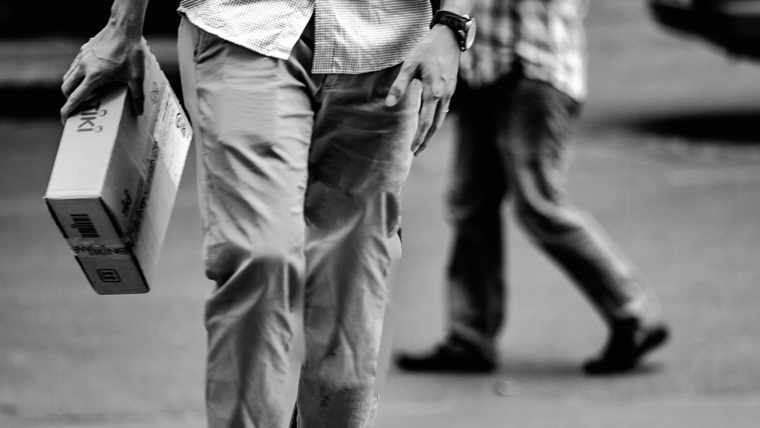 Calcetines sucios y gafas 'Ray-Ban': varios estadounidenses reciben otros paquetes misteriosos desde China, pero no contienen semillas