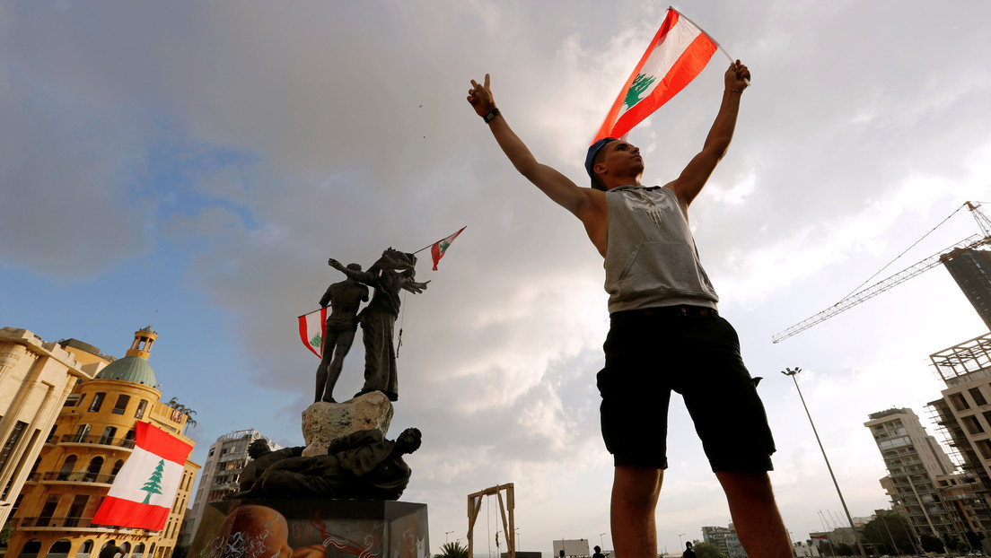 VIDEO: Manifestantes intentan asaltar el Parlamento y prenden fuego en el segundo día de protestas en Beirut