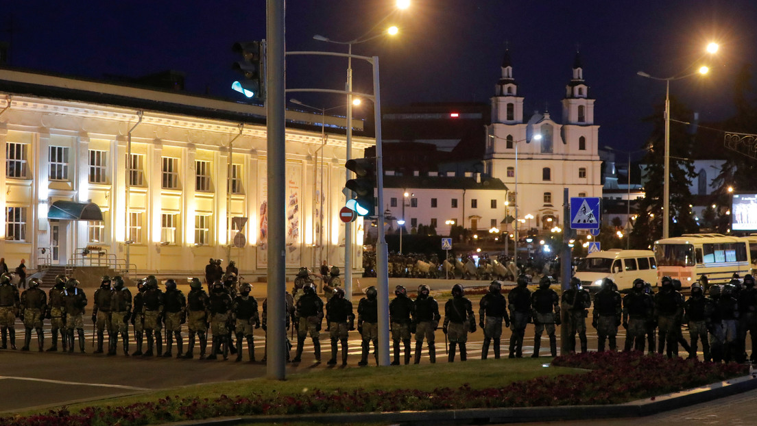 La Policía dispersa a los manifestantes con gases lacrimógenos, balas de goma y granadas aturdidoras en Minsk (VIDEOS)