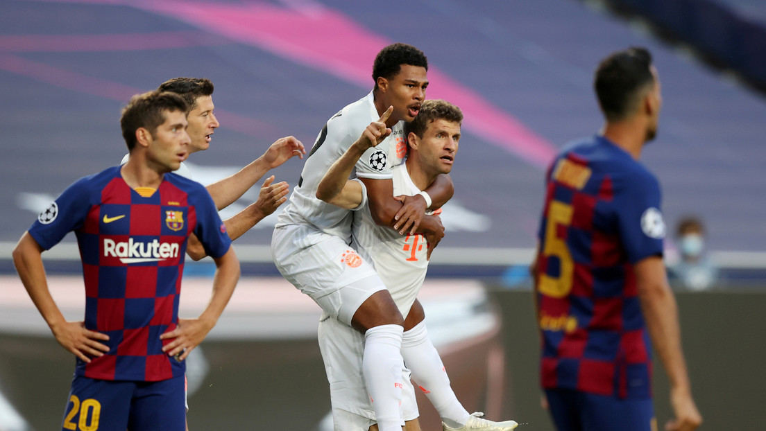 El Barça recibe ocho goles por primera vez en 74 años y la Red no tarda en burlarse de la defensa azulgrana