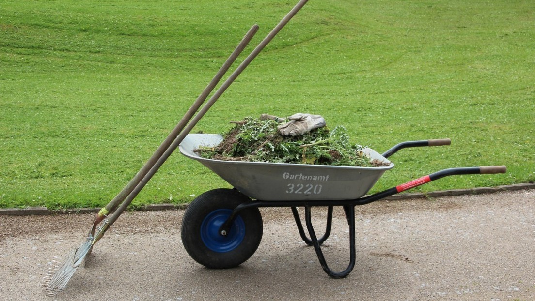 Un jardinero británico bate un récord de velocidad al alcanzar 72 km/hora en su carretilla 'mejorada'