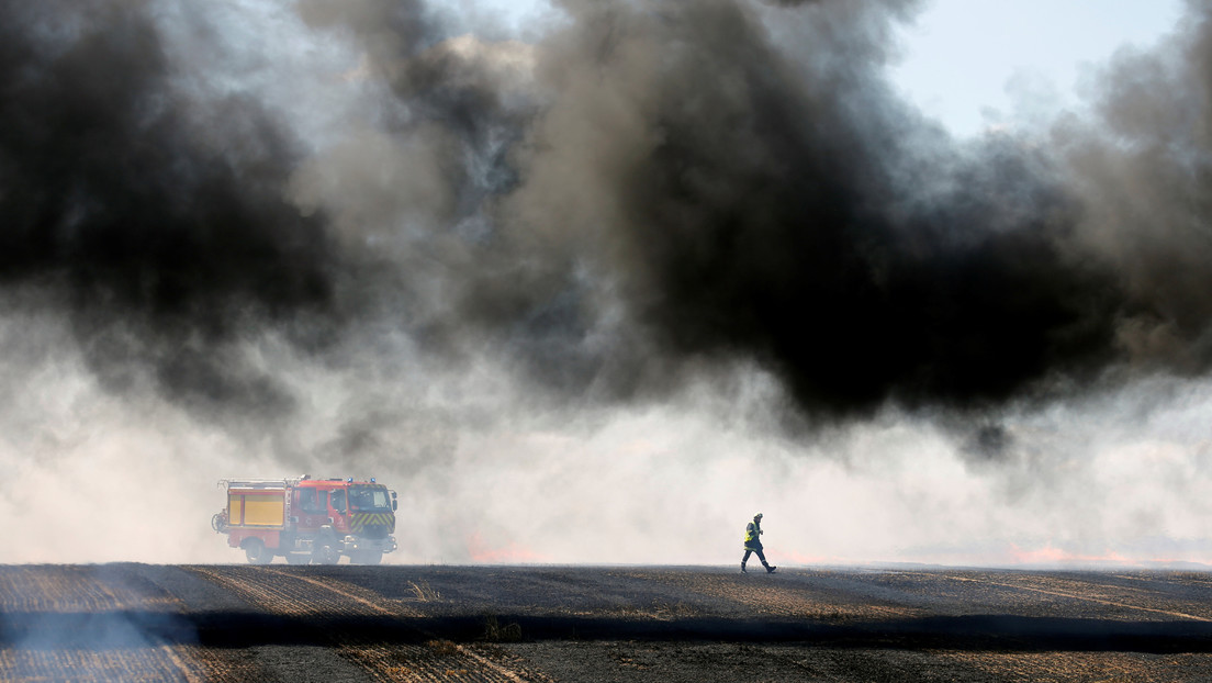 Un francés que llevaba en su coche un horno para pizza sin apagar causa un incendio de 4.000 metros cuadrados