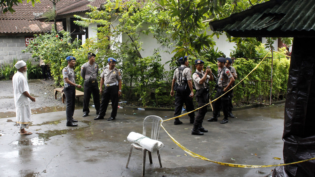 Un hombre guarda el cuerpo de su difunta esposa en un tanque de agua de su casa para cumplir su última voluntad