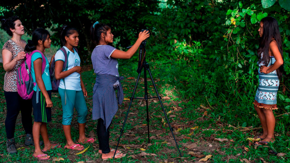 Cómo un proyecto de diccionarios audiovisuales en Perú rescata el orgullo de los pueblos indígenas por su lengua