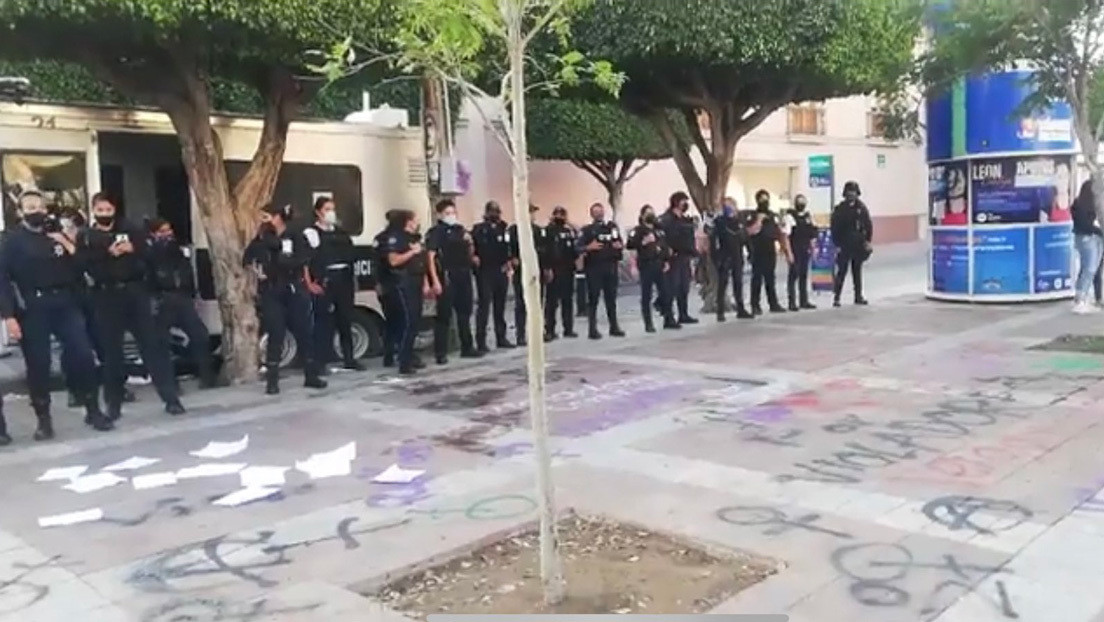 Golpes, torturas y abusos: mujeres protestan por una agresión sexual de agentes contra una joven en México y sufren (de nuevo) la represión policial