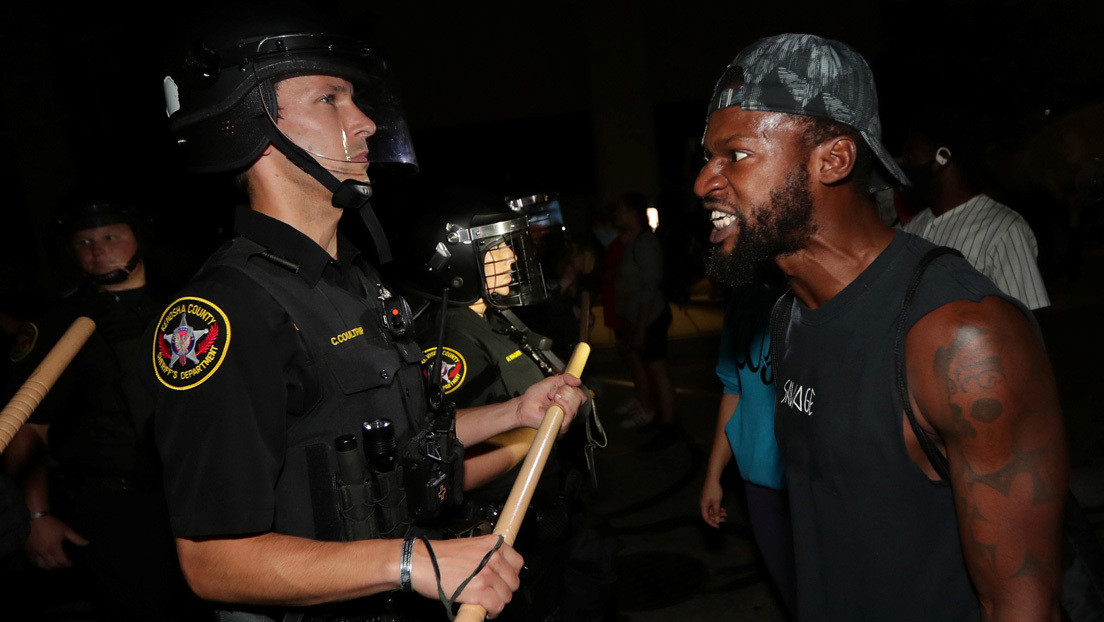Wisconsin desplegará la Guardia Nacional debido a disturbios luego de que un policía disparara 7 veces contra un afroamericano en Kenosha