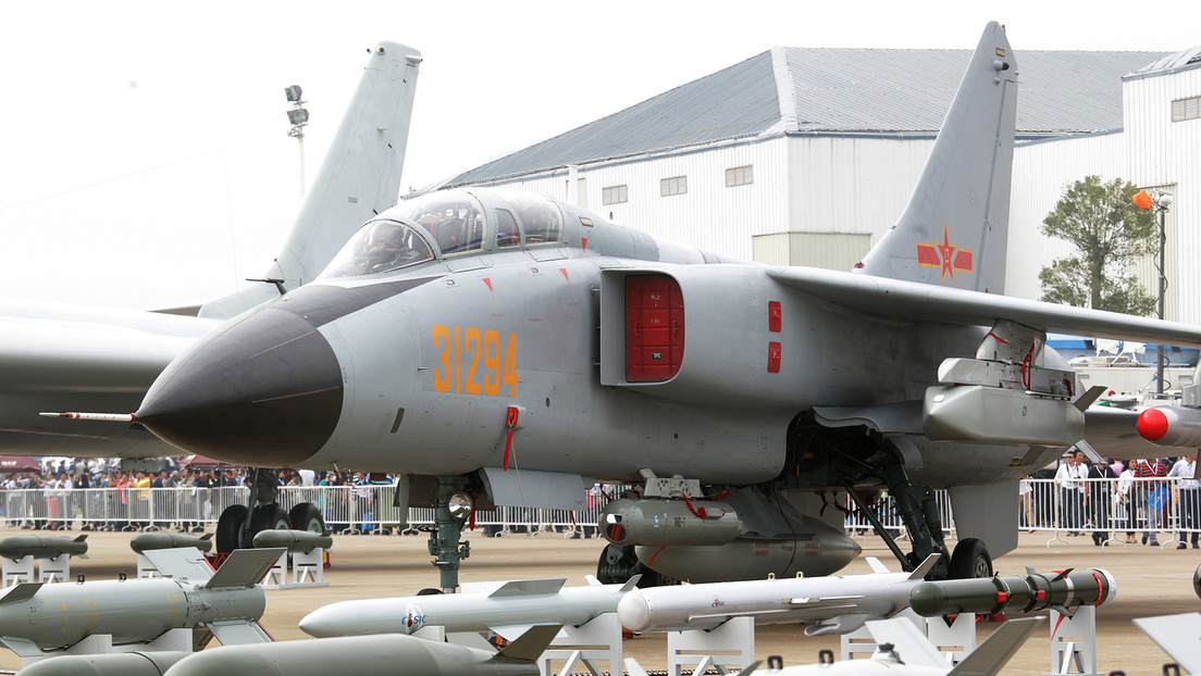 JH-7A bomber of PLA Air Force at "Airshow China 2014" at Zhuhai. 11NOV14 JH-7A bomber of PLA Air Force at "Airshow China 2014" at Zhuhai. 11NOV14 (Photo by Dickson Lee/South China Morning Post via Getty Images)