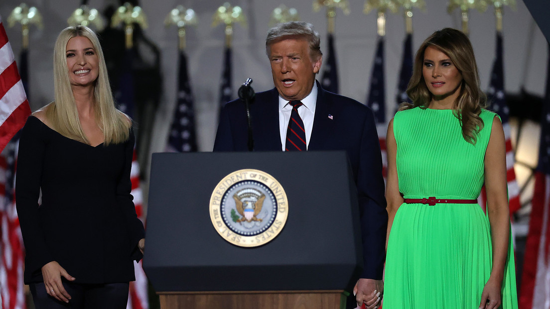 VIDEO: La "mirada de la muerte" de Melania Trump a Ivanka hace arder las redes