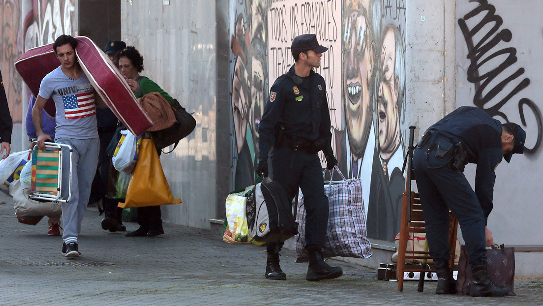 "Desconfiad de las historias de la tele": El hilo viral de Twitter en el que un juez desmonta los bulos alarmistas sobre los 'okupas' en España