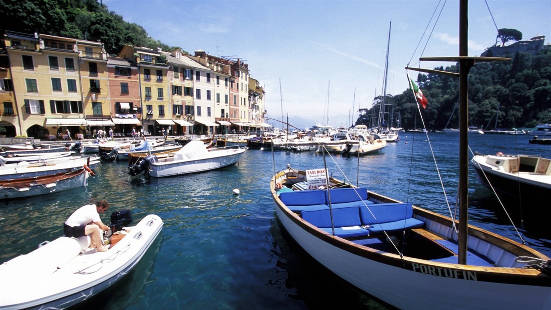 VIDEO: Explosión de una lancha lanza al aire a una mujer que estaba repostándola en un puerto de Italia